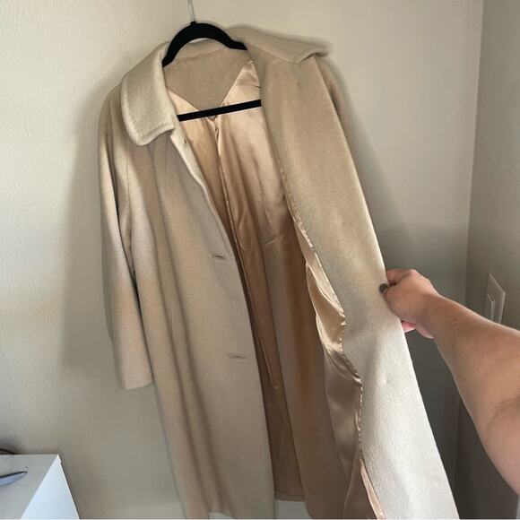 Vintage Cream Women's Coat - Picture 9 of 14